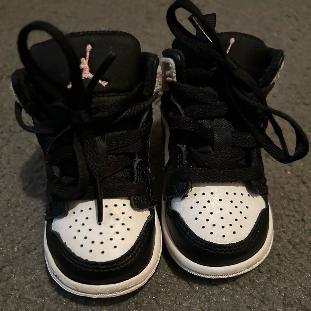 Size 4c good condition - Picture 2 of 3